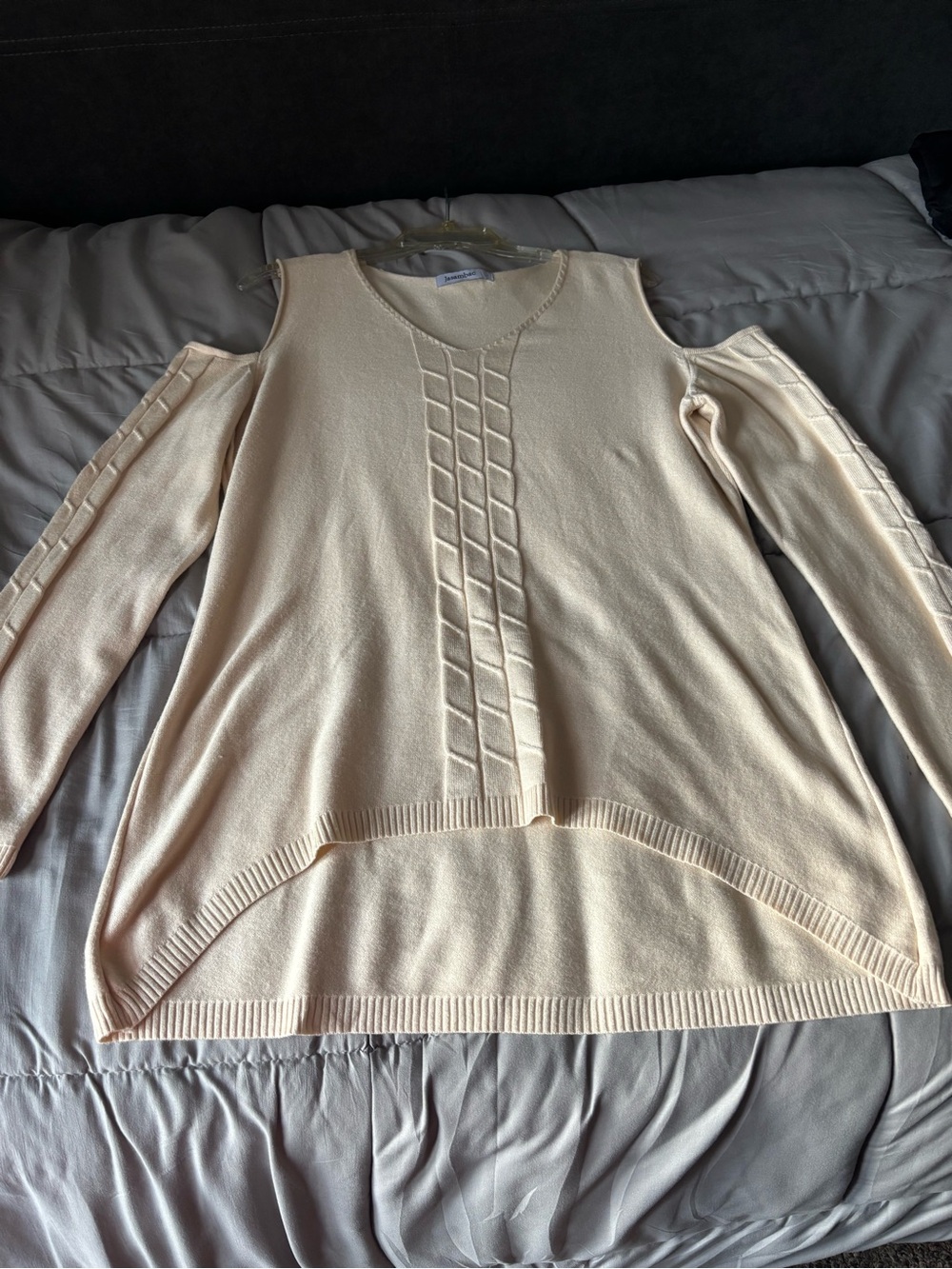 Exposed shoulder light sweater